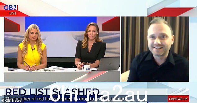 Jones,一位自封的'旅游专家'出现在 GB News 上,他接受了 Costello 小姐的采访(如图)