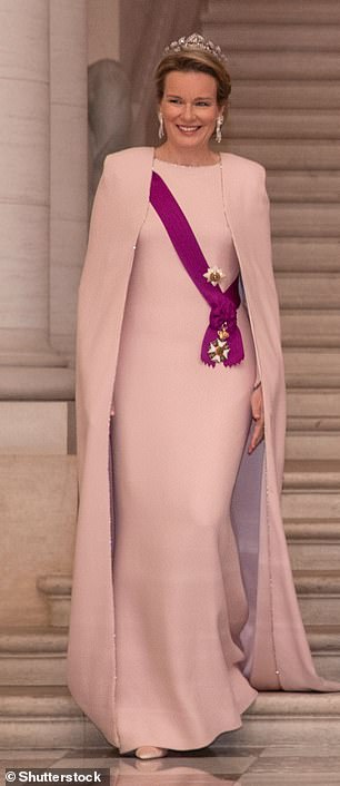 玛蒂尔德王后和菲利普国王欢迎瑞士总统夫妇来到布鲁塞尔的宫殿