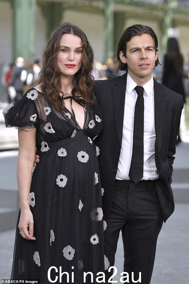 家庭:Keira 自 2015 年起与音乐家 James 结婚,共有女儿 Edie 和 Delilah