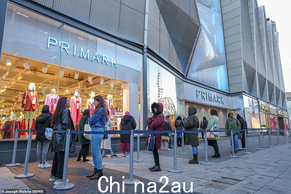 黑色星期五购物者涌向伯明翰的 Primark - 尽管该商店并未正式提供黑色星期五折扣