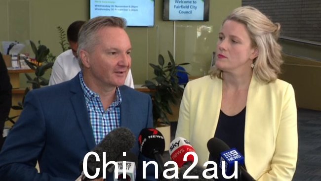 能源部长 Chris Bowe n 和内政部长克莱尔奥尼尔周五会见了西悉尼的三位市长，讨论了他们对 IS 新娘重新安置的担忧。图片：Sky News