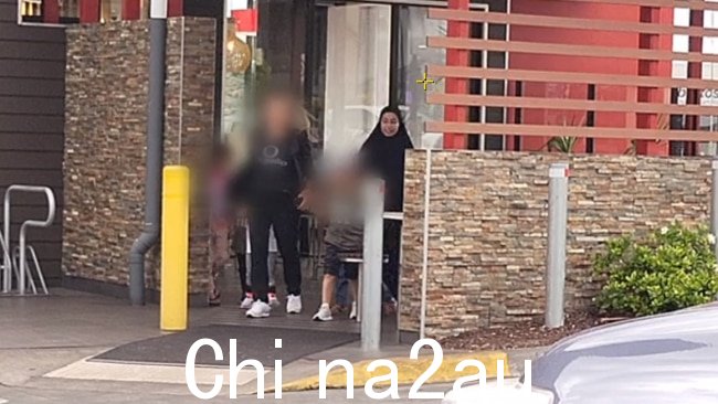 内阁部长指责前政府在 2019 年做同样的事情,当时它归还了 IS 恐怖分子的孤儿,并指出归还前新娘的决定(如图)是在“国家安全理由”,但由于“明显”的原因,他们无法通知社区。图片:提供