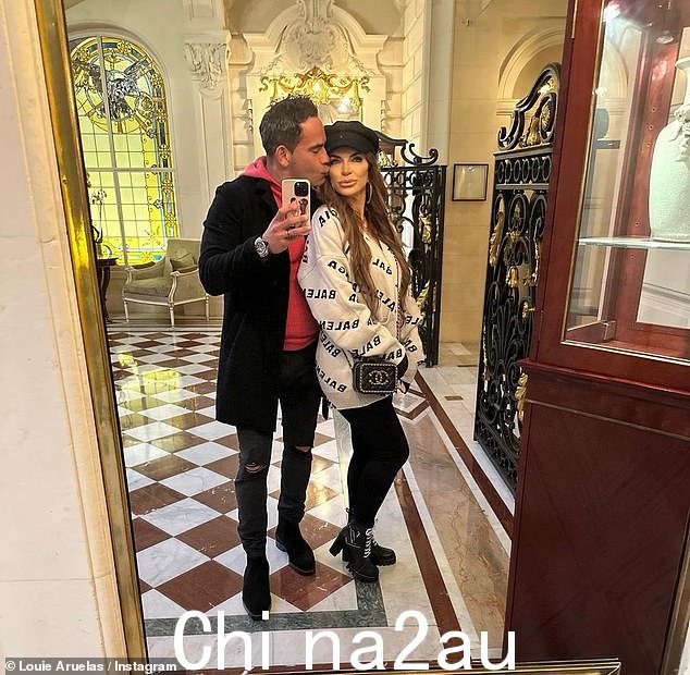 感恩节后度假:50 岁的 Teresa Giudice 在与家人共进晚餐后与 48 岁的丈夫 Luis Ruelas 一起去巴黎旅行