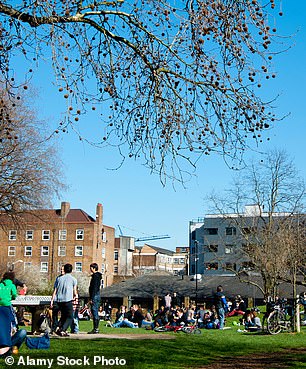 Wood 不遗余力地拆毁了 London Fields 的房产(如图)