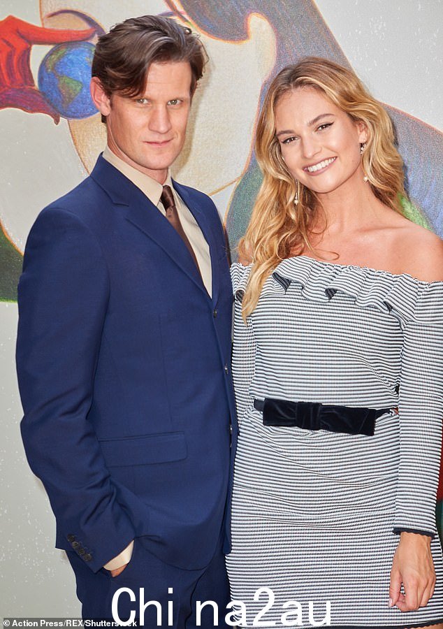 Exes:Matt 在 2014 年相聚后与女演员 Lily James 有五年的关系,然后在 2019 年底永久分手,而他目前正在与女商人 Caroline Brady 约会(与前 Lily 合影2018)