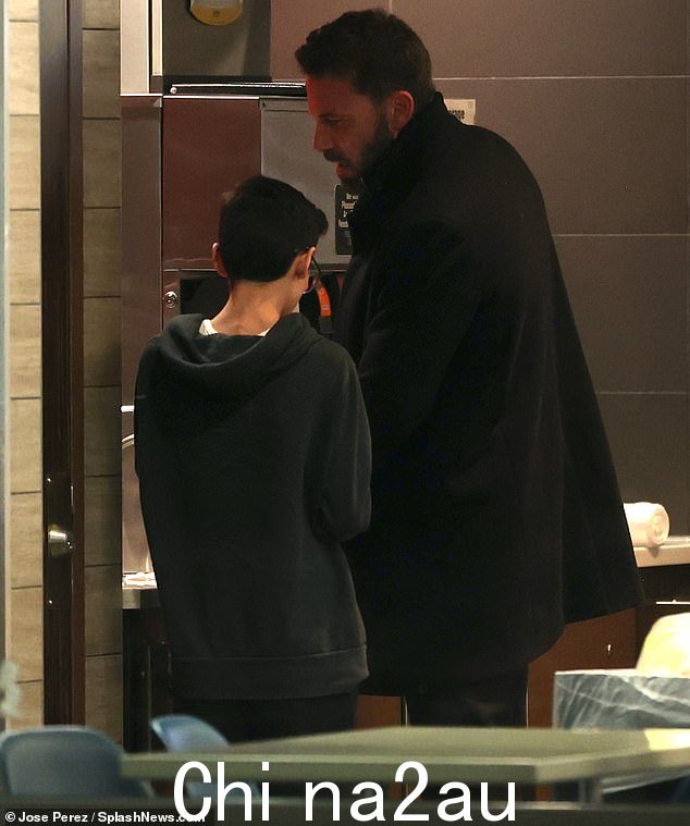 家庭事务:J-Lo 现在和她的第四任丈夫在一起,与她的第三任也是最近的前夫马克安东尼分享了她 14 岁的双胞胎 Max 和 Emme