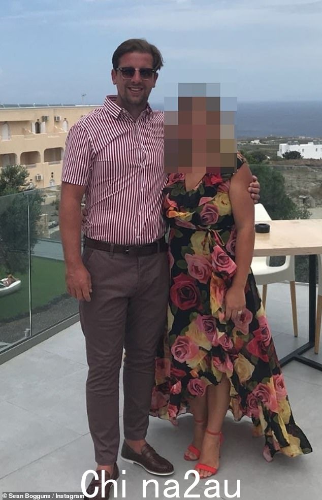 一位消息人士说:'现在还很早,没有人知道未来会带来什么,但就目前而言,凯尔西很高兴有人进入她的生活'。博根斯与他的前任合影