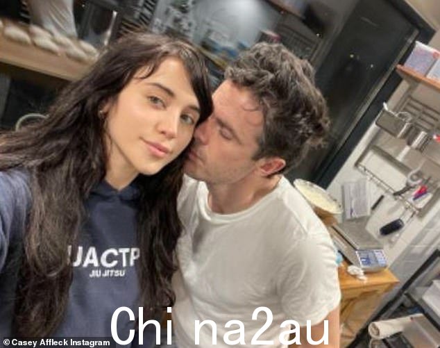 过去:Affleck 和 Cowan 在去年 1 月第一次见面时就建立了联系