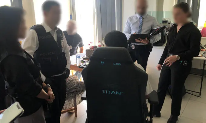 韩国警方与澳大利亚警方合作，于23日逮捕了悉尼“二号房N”事件的主犯。图片来自韩媒