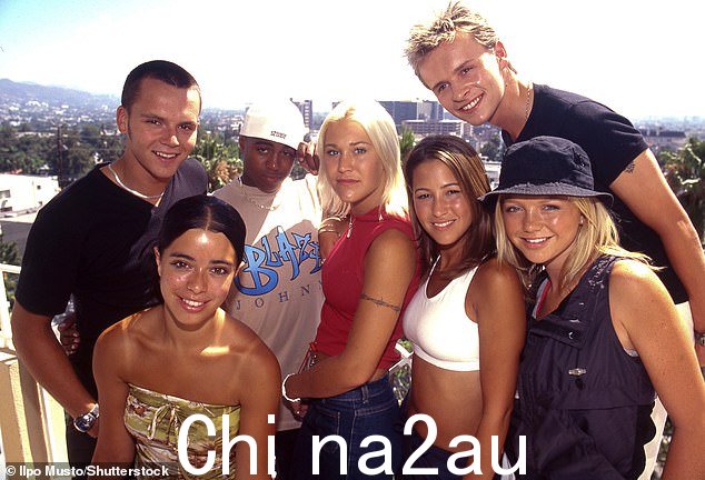 熟悉的面孔:Jo 在 1999 年被描绘为 S Club 7 的一员