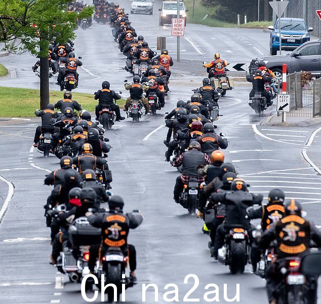 bikie gang 档案,其中包括针对成员的女性伴侣的规则,这些规则将她们排除在“跑步”之外(上图),并将她们的评级低于摩托车
