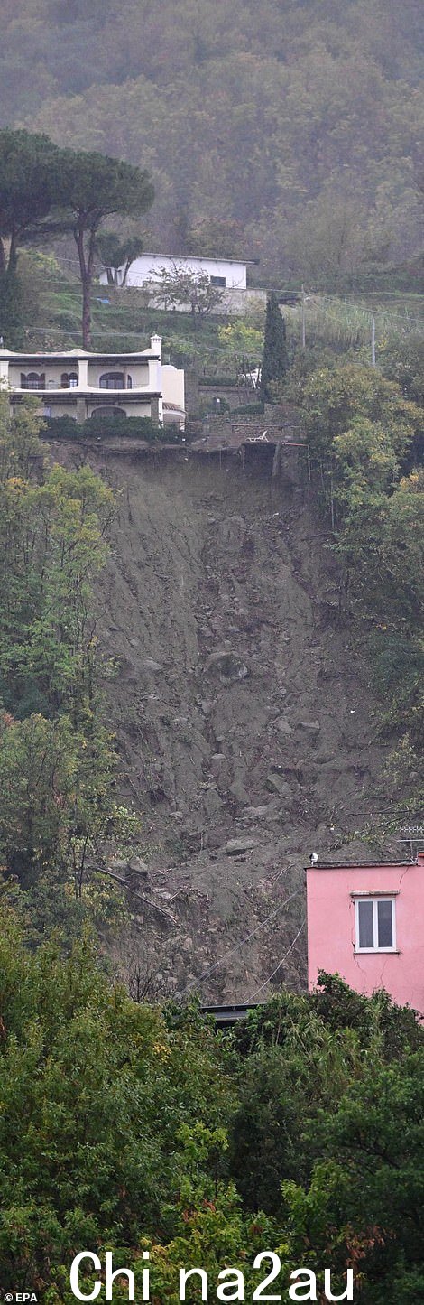 在那不勒斯湾伊斯基亚岛卡萨米乔拉发生滑坡的山点