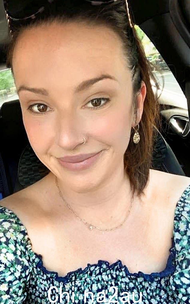工党管理的威尔士也有令人震惊的等待时间。Sara Grinter(如图),33 岁,来自卡迪夫,被告知她需要等待六年才能进行子宫内膜异位症手术