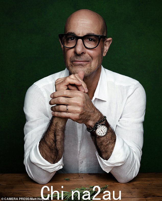 穿普拉达的女魔头 Stanley Tucci 将表演方法描述为“放纵”,并表示没有必要完全沉迷于角色