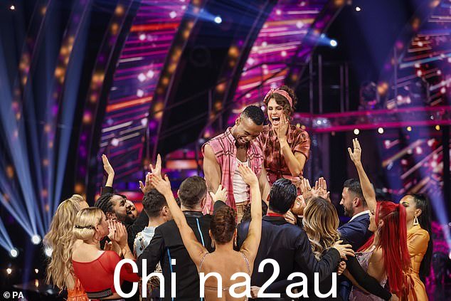 哎哟!在星期六的节目中,Ellie 发现自己在排行榜上垫底,因为评委 Craig Revel Horwood 给了 10 分中的 5 分