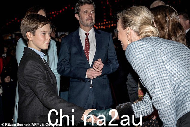 Tivoli 的 CEO Susanne Morch Koch 被拍到在昨晚到达芭蕾舞团时迎接文森特王子