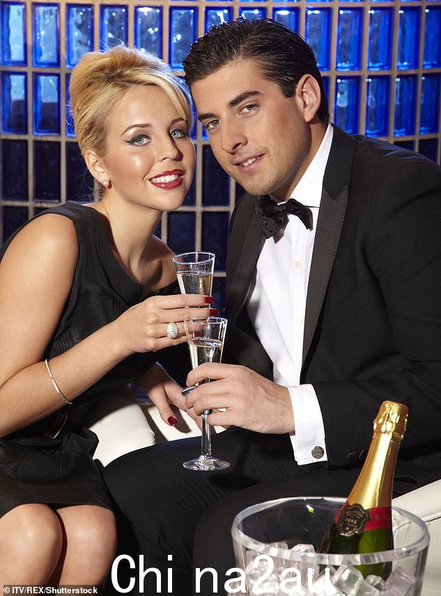 前任:这对前夫妇时断时续他们一起出演了 TOWIE,但当詹姆斯被名望所吞没时,他们的关系就结束了(如图所示,摄于 2011 年)