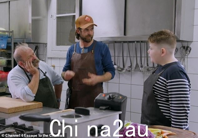 逃离城堡 昨晚当迪克英俊的纹身儿子詹姆斯出现在节目中时,观众们惊呆了