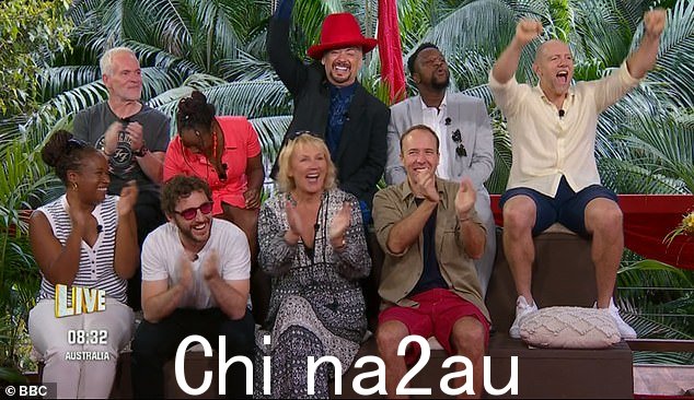 Popular:她成为节目中备受喜爱的成员喜剧演员 Seann Walsh 称赞她的机智和有趣的单线,他说这可以让她在像 Mock the Week 这样的节目中赢得一席之地
