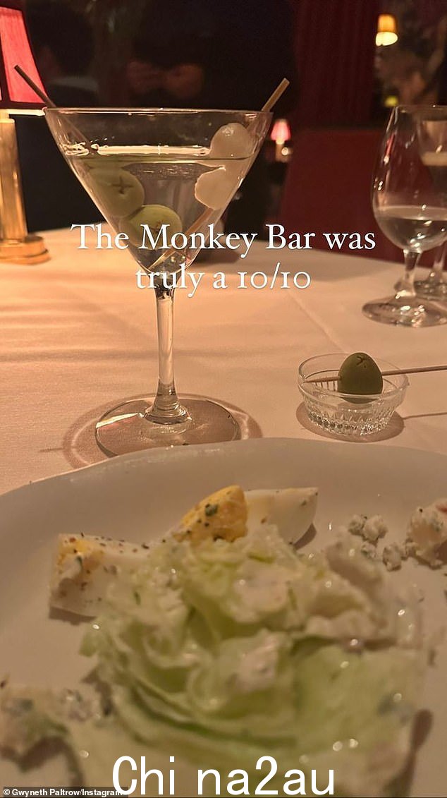 美味之旅:二人组还品尝了新开张的 Monkey Bar 提供的最佳美食;她在 Instagram 帖子中为食物打分“10/10”