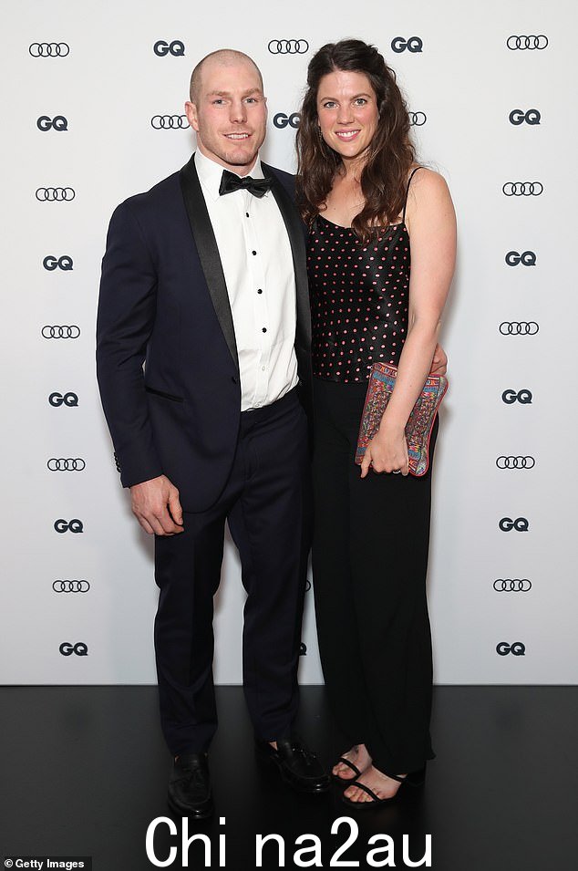 David 和 Emma Pocock(如图)到达 2019 年 GQ 年度男士奖,在前小袋鼠队长成为议会的造王者之前