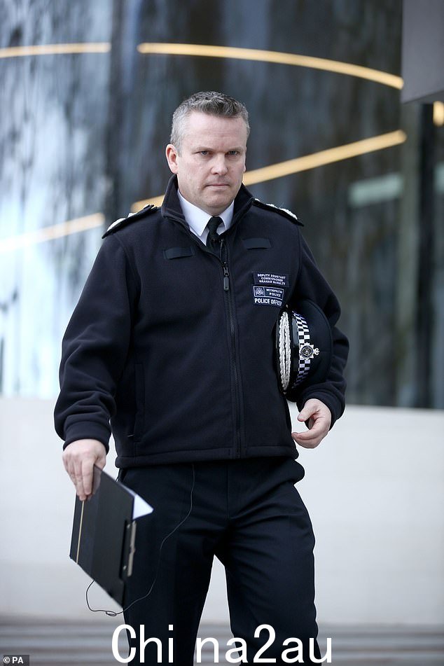 在这个问题上领导国家警察局长委员会的副助理专员 Graham McNulty 否认起诉中存在任何“种族偏见”
