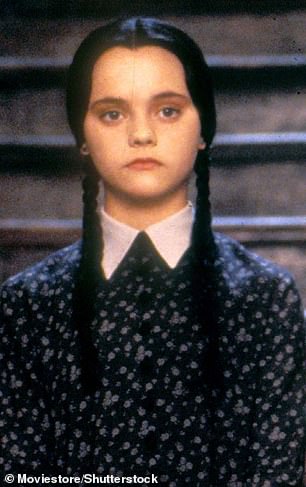 她的方式:Jenna Ortega,20 岁,说她没有与 Wednesday 联合主演 Christina Ricci 讨论她的角色