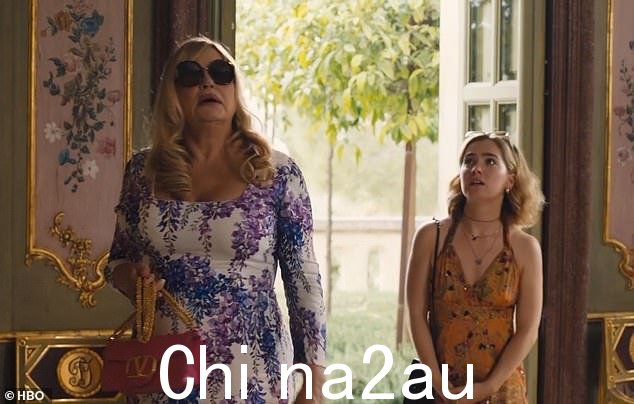 自发决定:这一集看到 Tanya(Coolidge)和她的助手 Portia(Haley Lu Richardson)和他们的新朋友一起去巴勒莫旅行