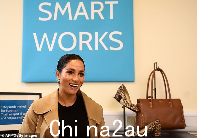 梅根(图为 2019 年访问伦敦 Smart Works 期间)成为 2019 年慈善机构的赞助人