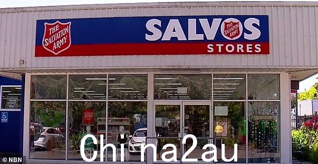 Glanville 最近在搬家期间向救世军商店捐赠了几件物品