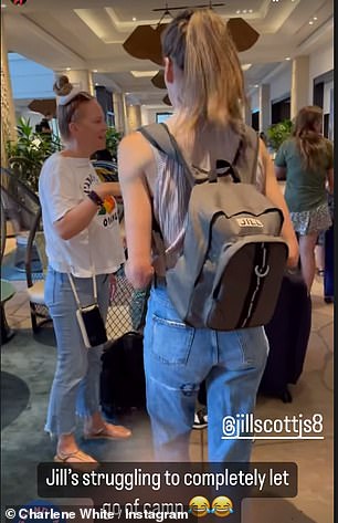 回家的旅程:星星在社交媒体上记录了离开