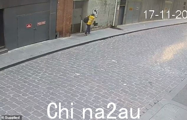 灾难发生后的几秒钟:一名男子在南岸爆炸后离开变电站时被抓获,他仍在里面
