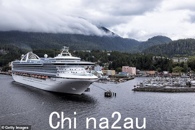 Princess Cruises 的一位发言人告诉澳大利亚每日邮报,这艘船上的 Covid 病例仅略有增加,因此它将继续前往墨尔本