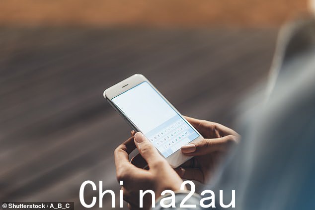 已婚的两个孩子的父亲告诉女孩他想在她 18 岁时与她发生性关系。克里斯蒂还发送了 14 岁的照片他赤裸的胸部和他被遮盖的胯部的暗示性图像,而当他问她时,她用她几乎裸露的躯干照片回应(股票图像)