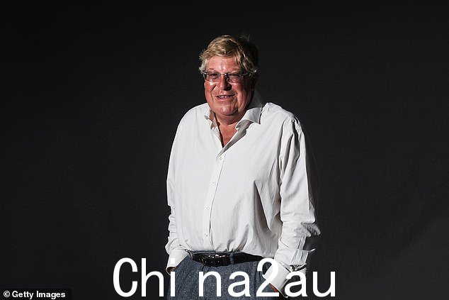 BBC 主持人 Edward Stourton(图片d), 绰号“时髦的埃德”,认为不应将清晰度和权威与 class