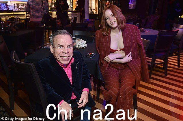 Davis 和 Ellie Bamber 在 Willow 的影响力特别放映会上合照