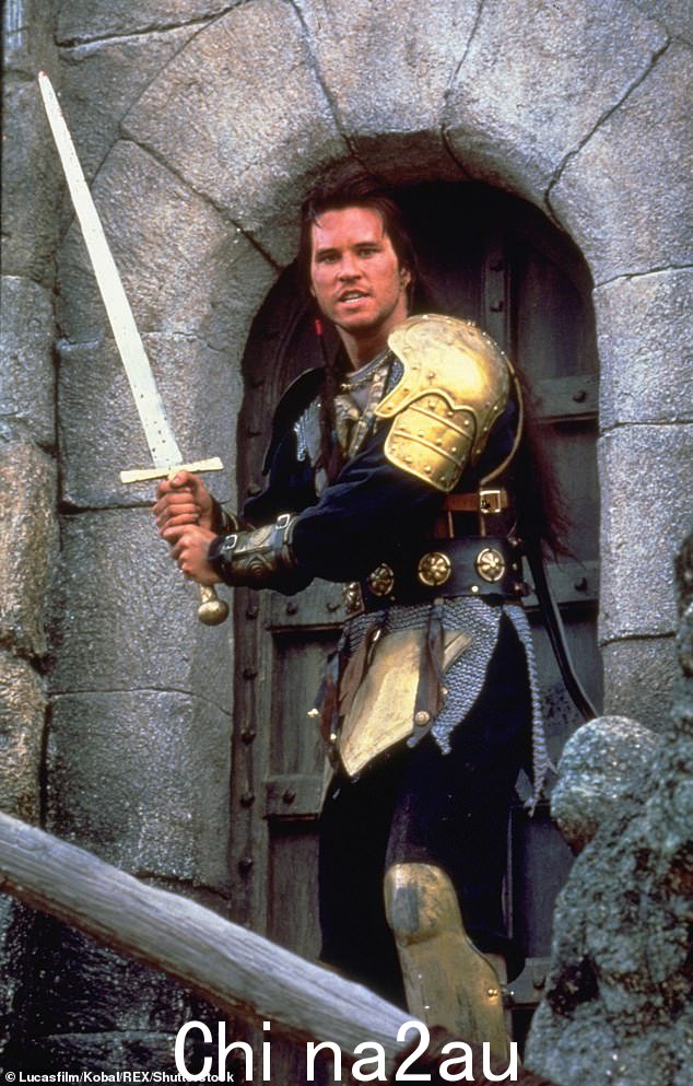 'Madmartigan 活着!'至于扮演雇佣兵剑客 Madmartigan 的 Val Kilmer - 他可能不会出现在 Willow 的第一季,但他仍然是“其中的重要组成部分”
