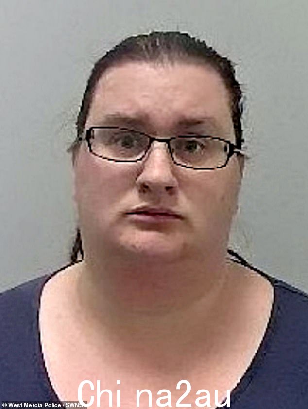 Samantha Paisley,36 岁,在其中一所男孩的学校于 2018 年 5 月对他们的福利提出担忧后与另外两人一起被捕