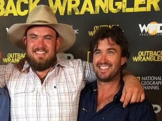 Outback wrangler Matt Wright（右）极力否认有关不当行为的指控一次直升机失事导致他最好的伙伴兼联合主演克里斯·威尔逊（左）丧生。图片：Facebook