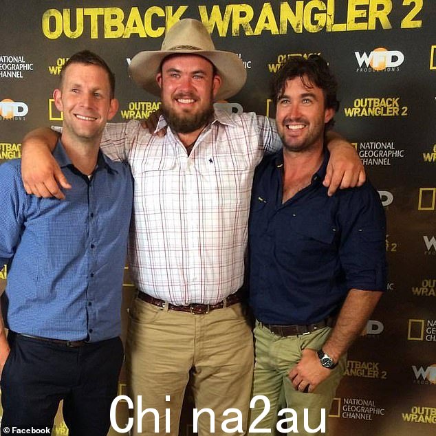 Outback Wrangler 是一部热门冒险电视连续剧,拍摄于偏远的 Top End 地点,在 100 个国家/地区播出。 Chris 'Willow' Wilson(中)是三名演员之一,还有 Matt Wright(右)和 Jono Brown(左)