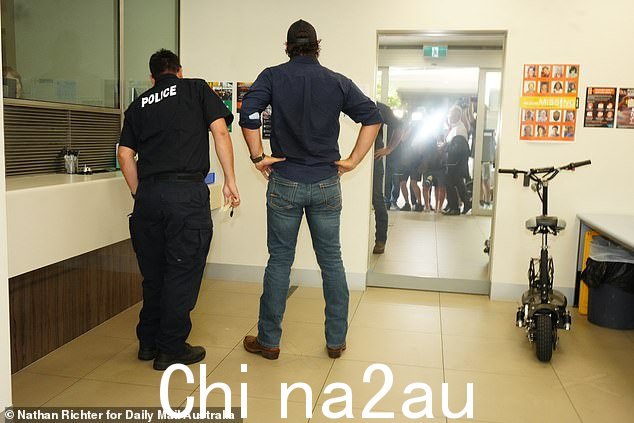 内陆牧马人明星马特·赖特 (Matt Wright) 向北领地警方自首,因直升机坠毁事故面临指控
