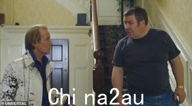 Gregor Fisher 饰演 Joe,Billy Mack 长期受苦的经理。自 Love Actually