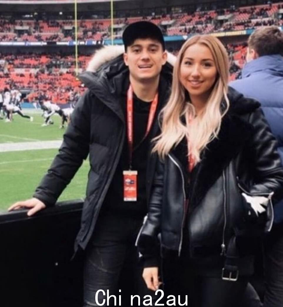 Ria Hughes,在一家体操俱乐部担任体育教练,于 2022 年 6 月与威尔士边锋和她交往了五年的丹尼尔詹姆斯订婚