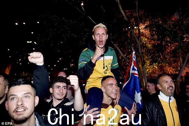 Socceroos 球迷(图为墨尔本)将希望周日再次出现世界杯爆冷