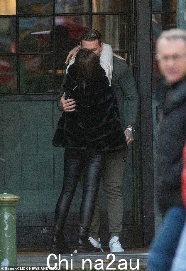Smooch:Katie 和 Carl 在确认分手几天后看起来很亲密