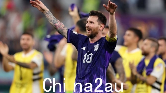 Lionel Messi of当地时间周三，在 2022 年卡塔尔世界杯 C 组波兰与阿根廷的比赛后，阿根廷庆祝胜利。图片：Catherine Ivill/Getty Images