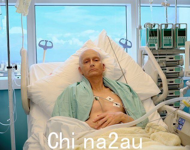 David Tennant 饰演 Alexander Litvinenko 躺在伦敦大学学院的病床上