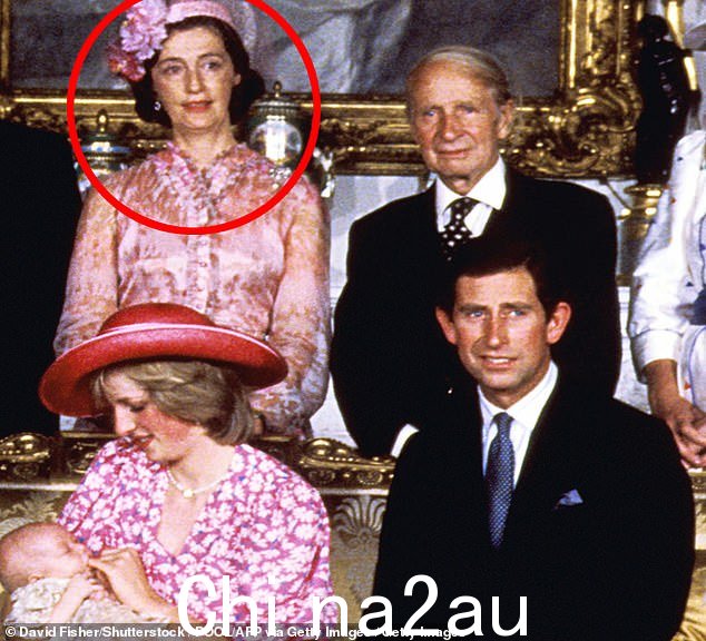 她总是不仅仅是助手和伴侣。1982 年,查尔斯王子和戴安娜邀请她与亚历山德拉公主一起成为威廉的教母,这证明了她地位的提升。 the Duchess of Westminster