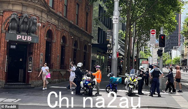 警察也被发现在其他主要城市打击电动滑板车骑手,包括悉尼