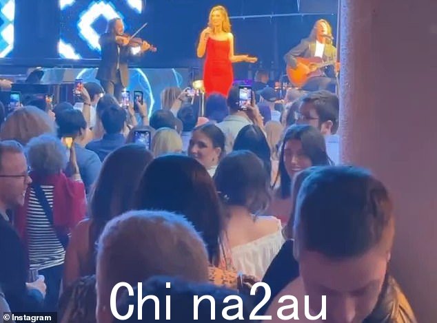 Delta Goodrem 是 Justin Hemmes 常春藤夜总会举办的奢华派对的主角